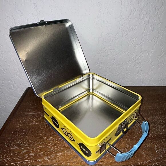 Mini Collectible Minion Yellow Bello Tin Lunchbox - Picture 2 of 4